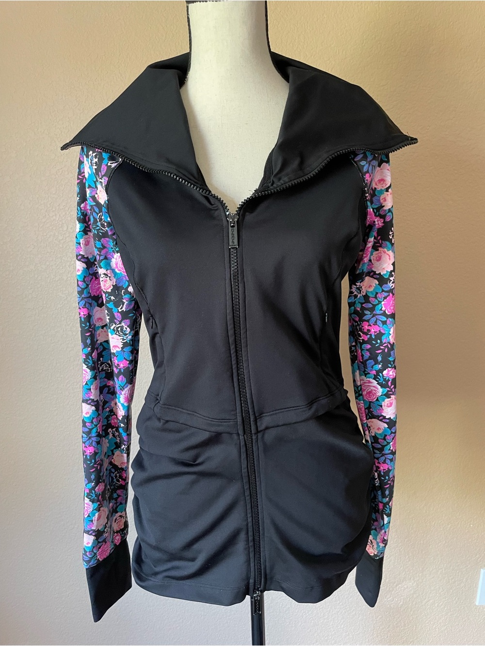 Y2K bebe Sport Black Pop Floral Long Sleeve Full Zip ruched active Jacket L